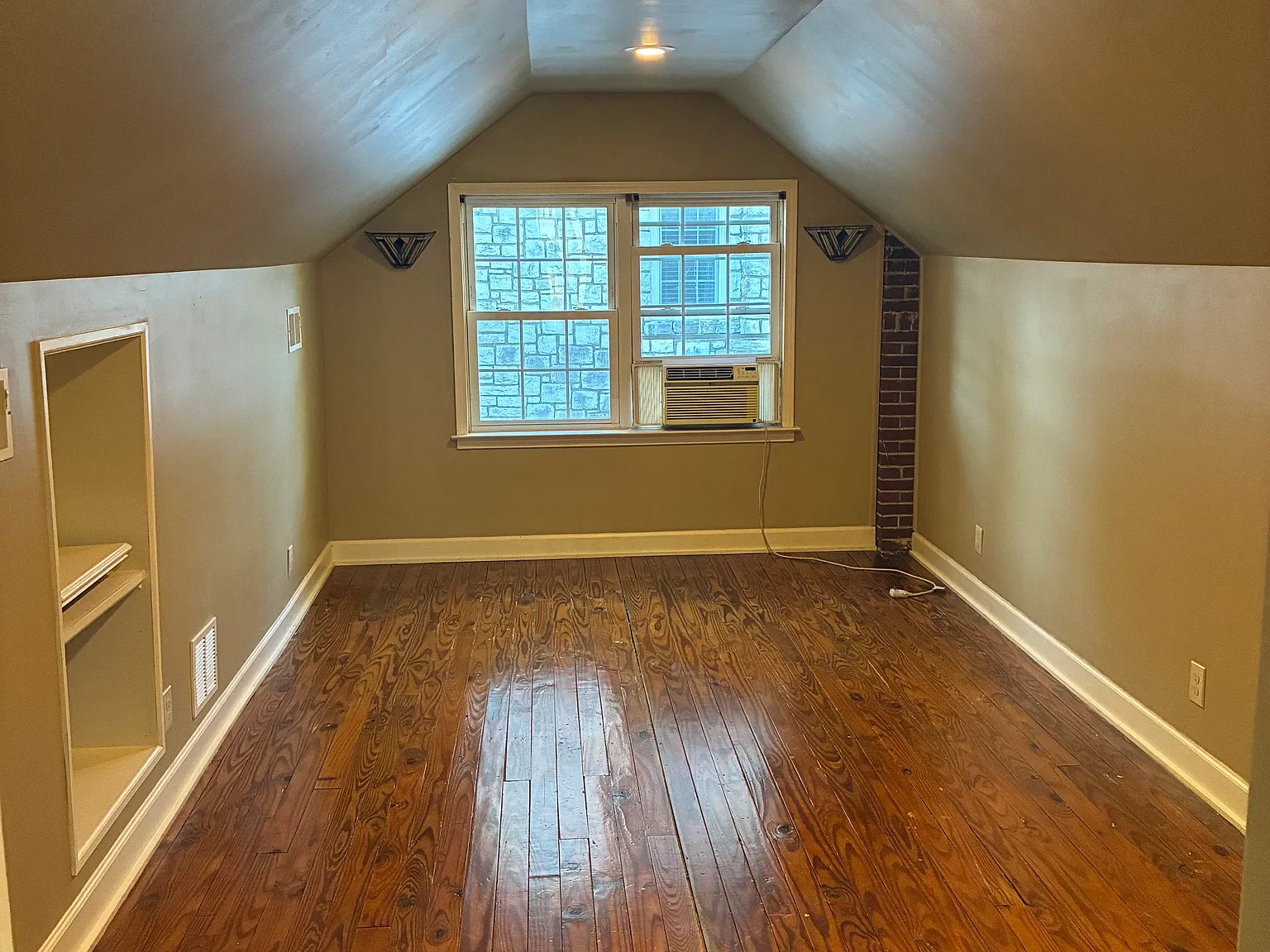 3 bed, $1,950 — Photo 3