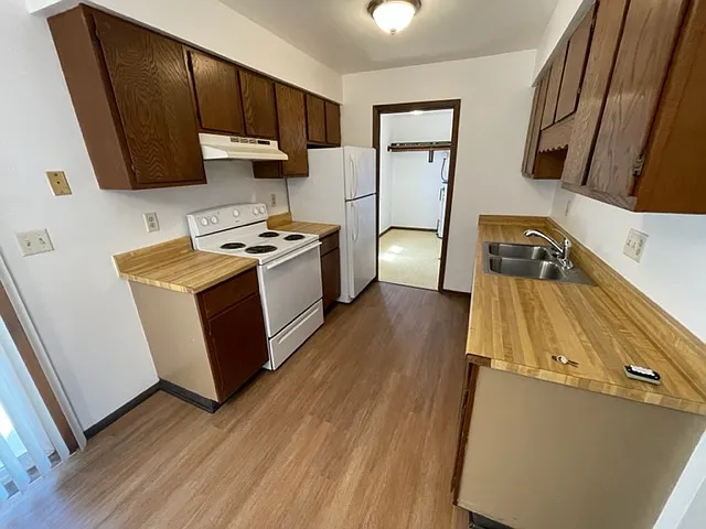 839 Illinois Ave #102 — Photo 4