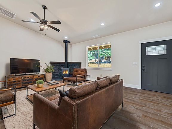 5th image of 5480 Daisy Dr