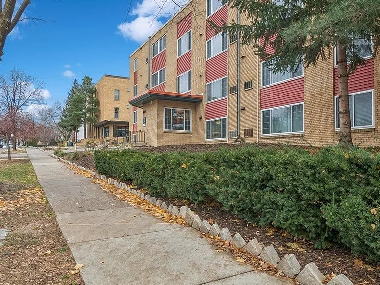 Cove at Linden Hills — Photo 24