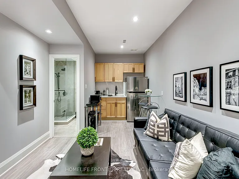 6 Dalmeny Rd #LOWER — Photo 17