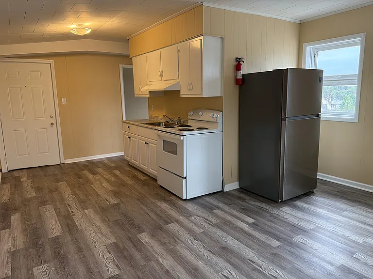 120 E 1st Ave #301 — Photo 1