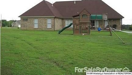 Nice back porch w/ 3 ceiling fans!