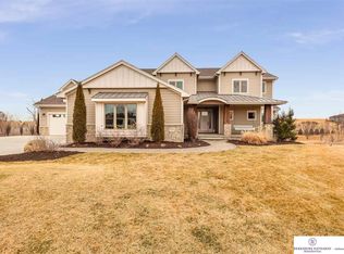 10233 N 182nd Cir, Bennington, NE 68007