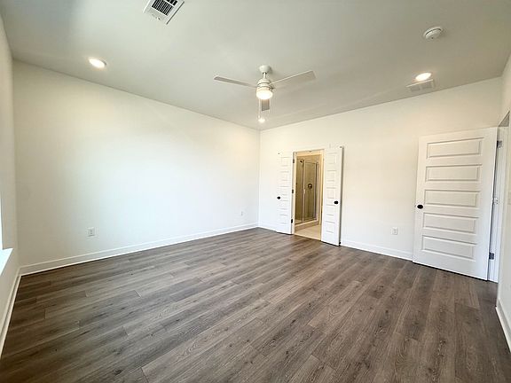 5th image of 3048 Portage Dr