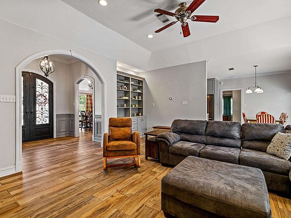 5th image of 102 Tyree Dr