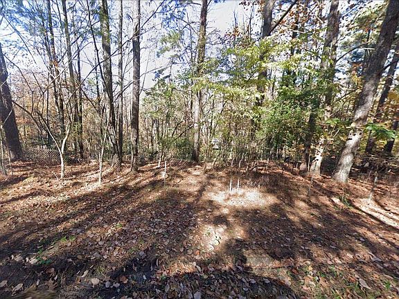 3rd image of 1525 Beaumont Dr NW