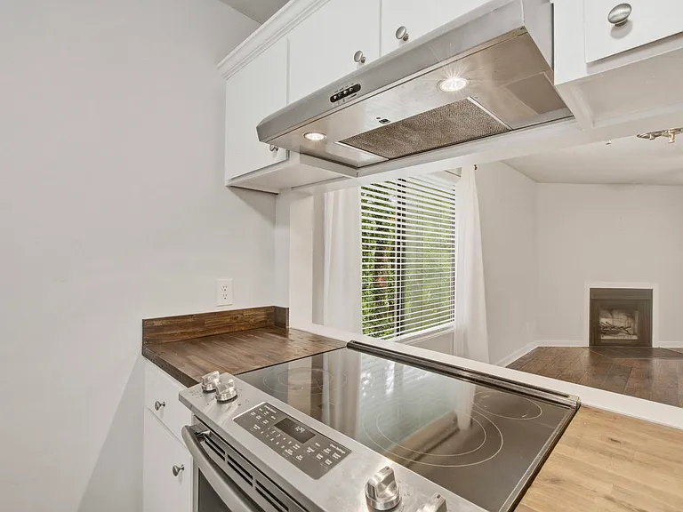 2741 Jobee Dr — Photo 7