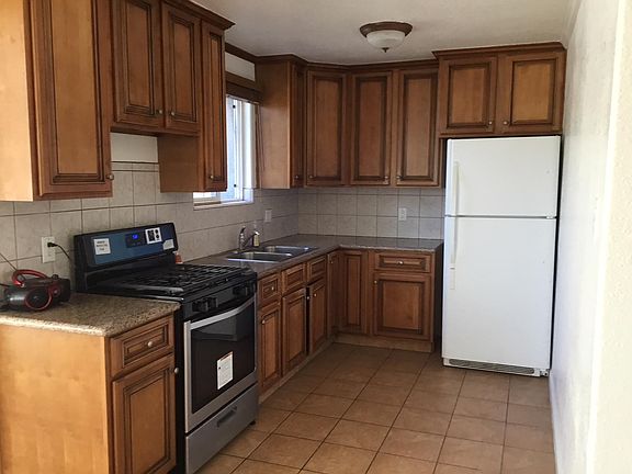 5th image of 1359 Camellia Dr