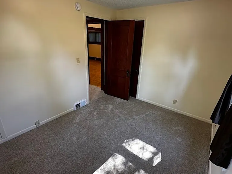 625 Iowa Ave NE — Photo 10