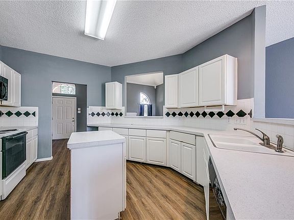 4th image of 2700 Crystal Falls Dr