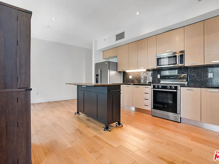 460 S Spring St #512 — Photo 11