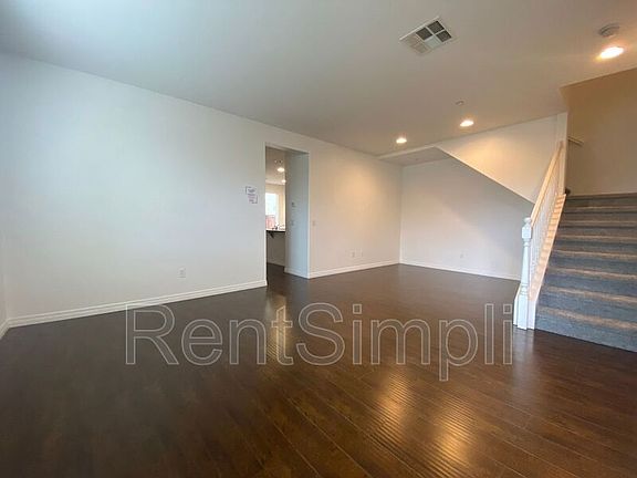 3rd image of 27571 Darrington Ave Unit 3