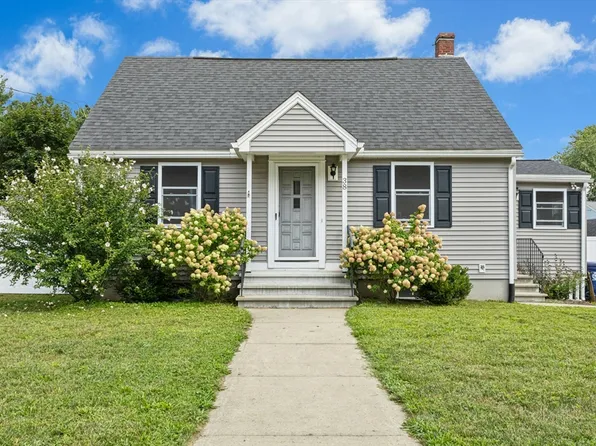 38 Oakdale Rd, Wilmington, MA 01887