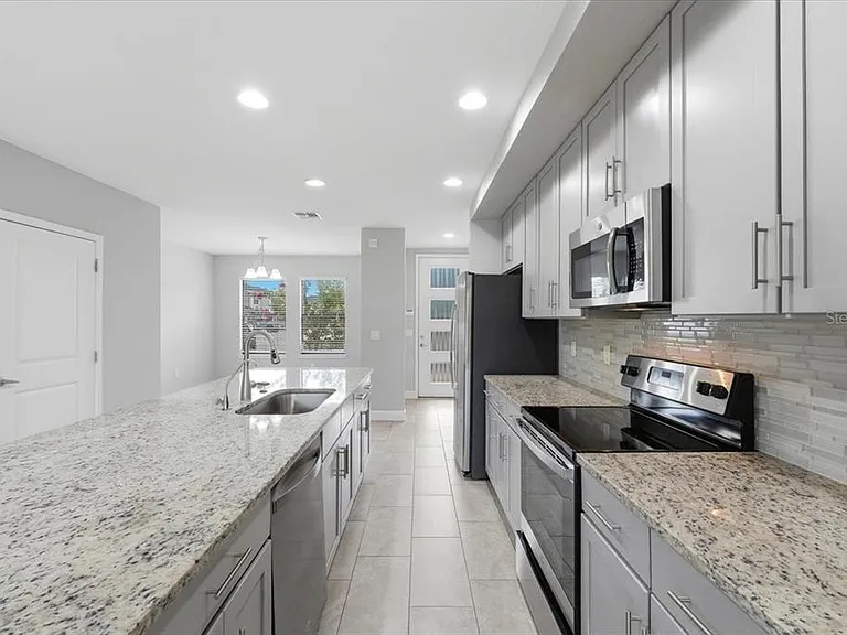 Terra Esmeralda Dr — Photo 5