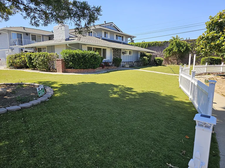 890 Teakwood Ct #A — Photo 3