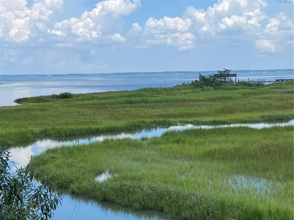 215 James Landing Cir, Smithfield, VA 23430