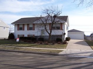 11 Ambassador Ave, Romeoville, IL 60446