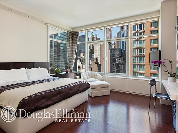 5th image of 310 E 53rd St APT 17C