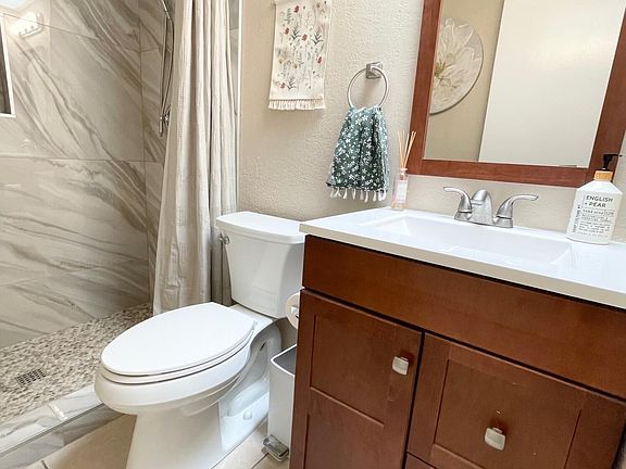 3rd image of 450 Bradshaw Ln #36