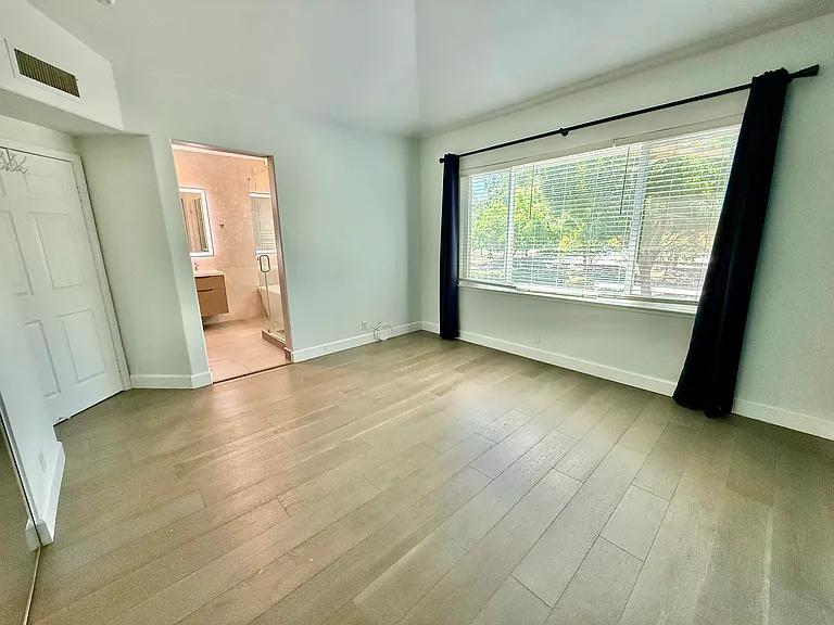 4238 Diavila Ave — Photo 43