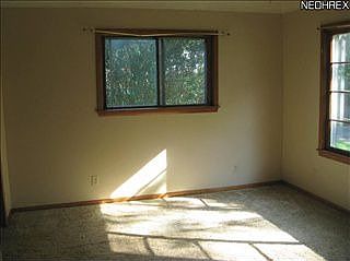 5th image of 453 Beaver St