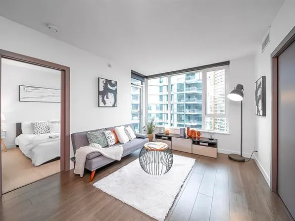 68 Smithe St, Vancouver, BC