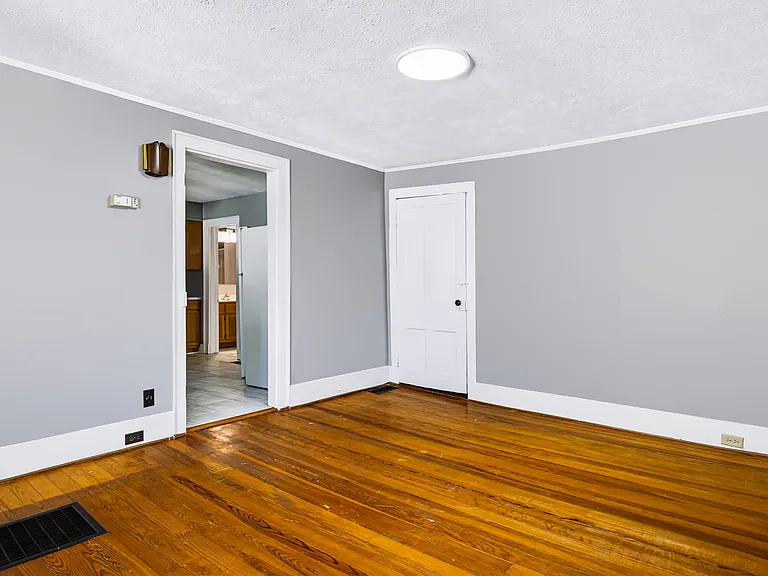 305 Church St — Photo 9