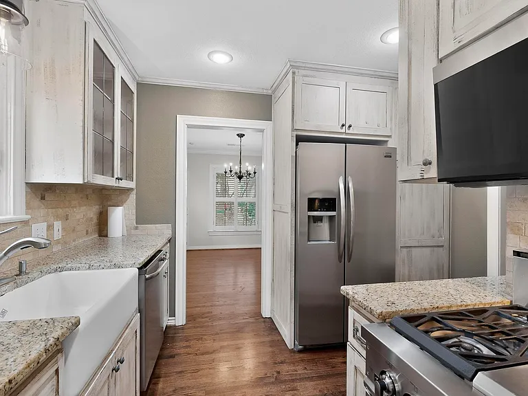 4810 Stanford Ave — Photo 8