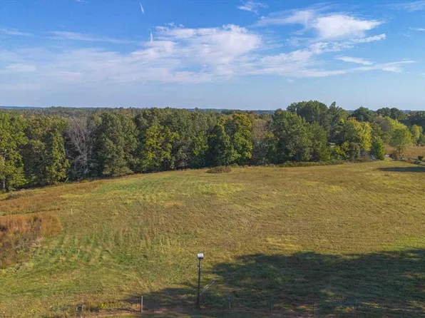 517 W George Durham Rd, Westmoreland, TN 37186