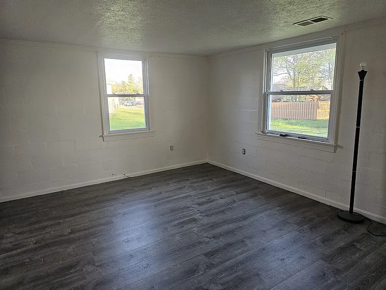 225 S Spring Grove St — Photo 5