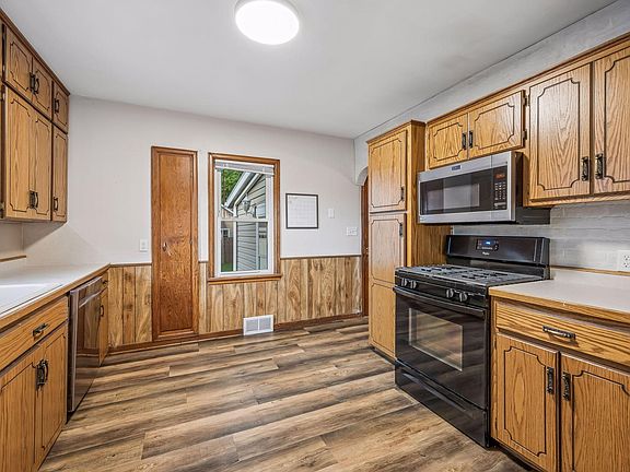 4th image of 213 Queen Ave