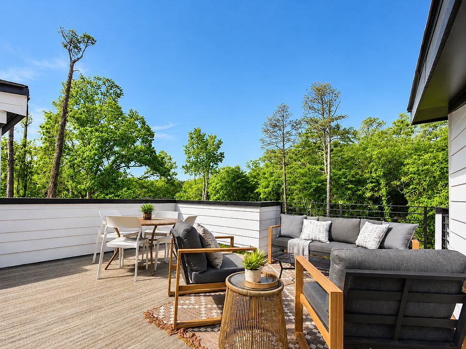 Expansive Rooftop Terraces Overlooking LaVista Park