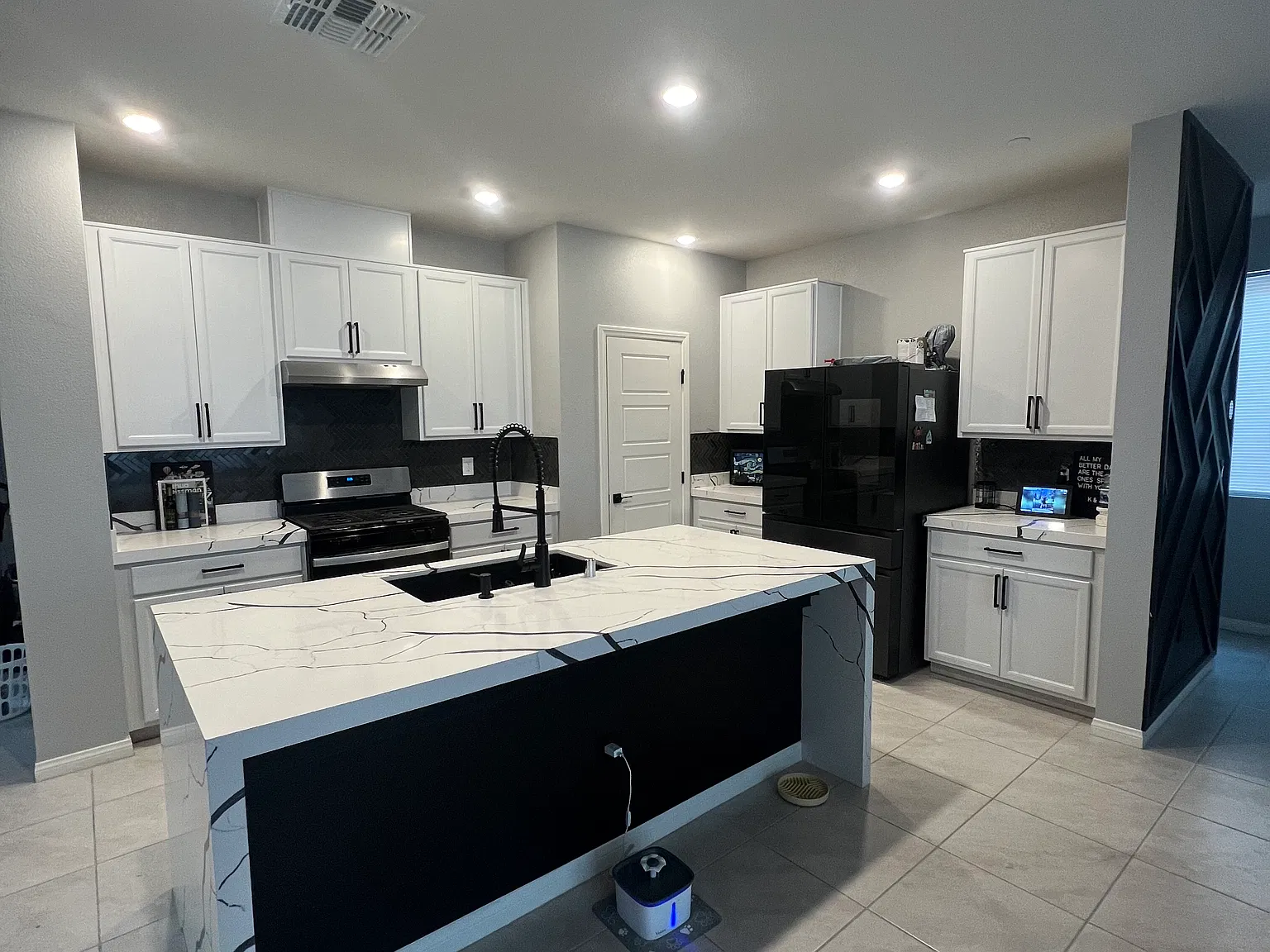 4 bed, 2.5 bath, 2095 sqft, $2,775 — Photo 2
