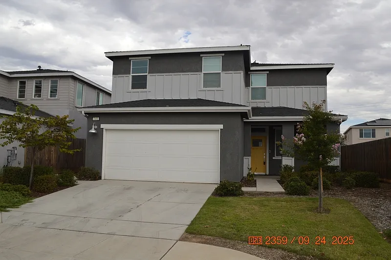 2411 Urdaneta Way photo 1