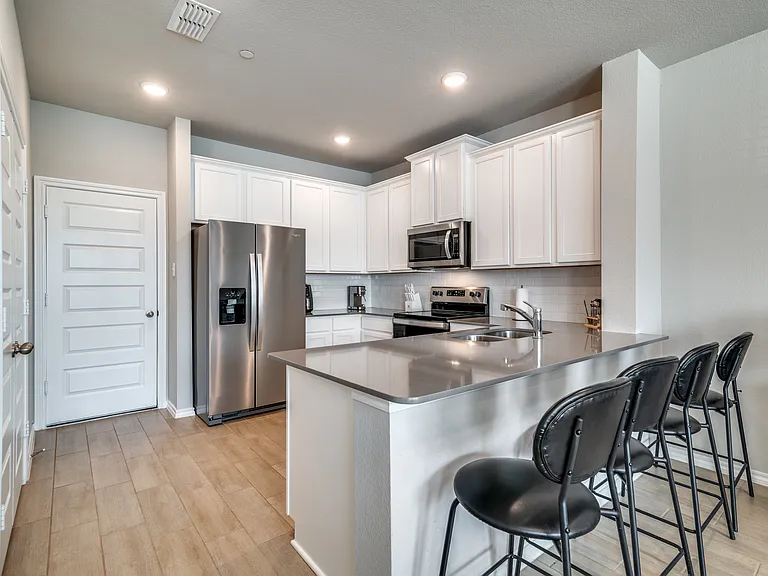 3032 Shire Dr — Photo 4