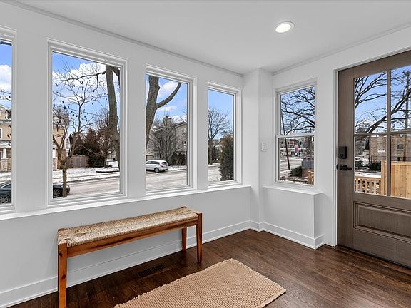 4th image of 1820 Wilmette Ave
