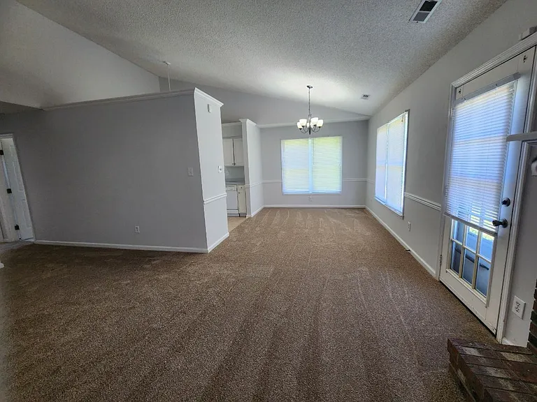 210 Rivershore Dr — Photo 7