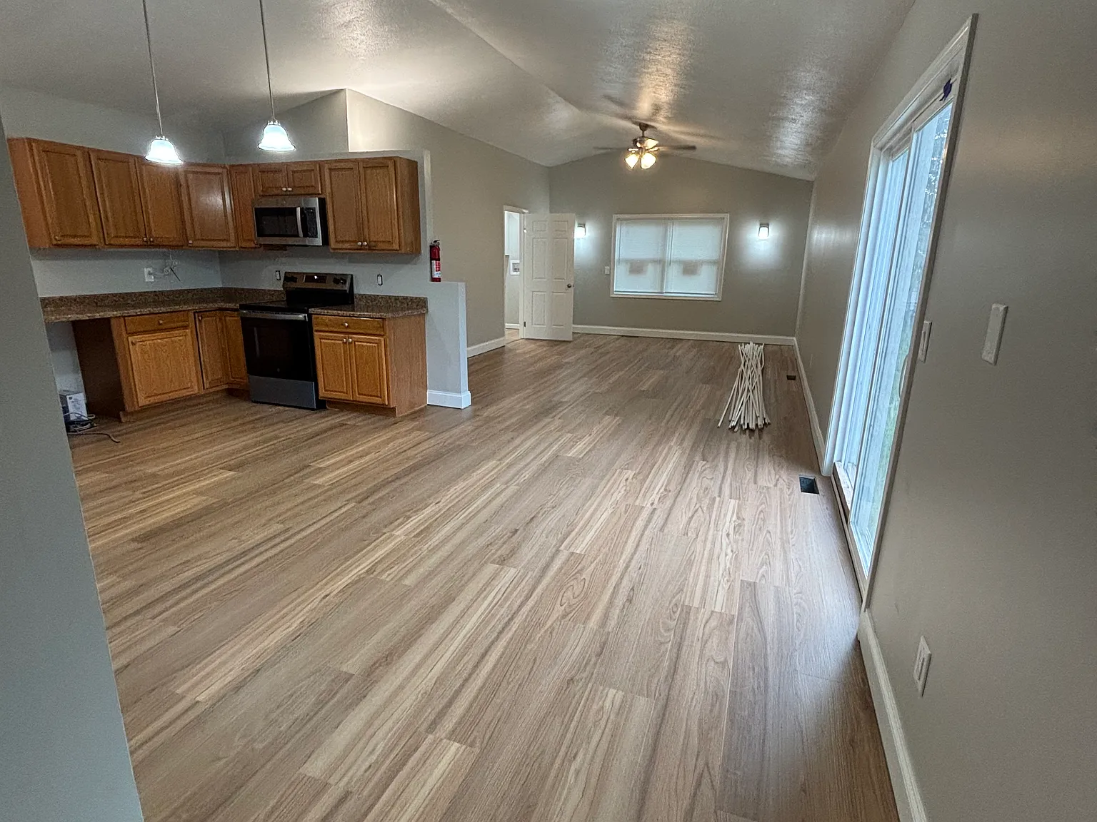 5 bed, 2200 sqft, $2,750 — Photo 2