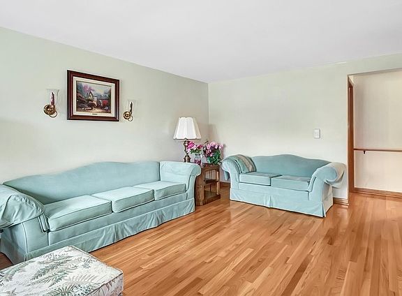 5th image of 8147 Merrimac Ave