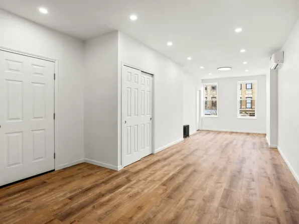 408 Rogers Avenue image 2 of 7