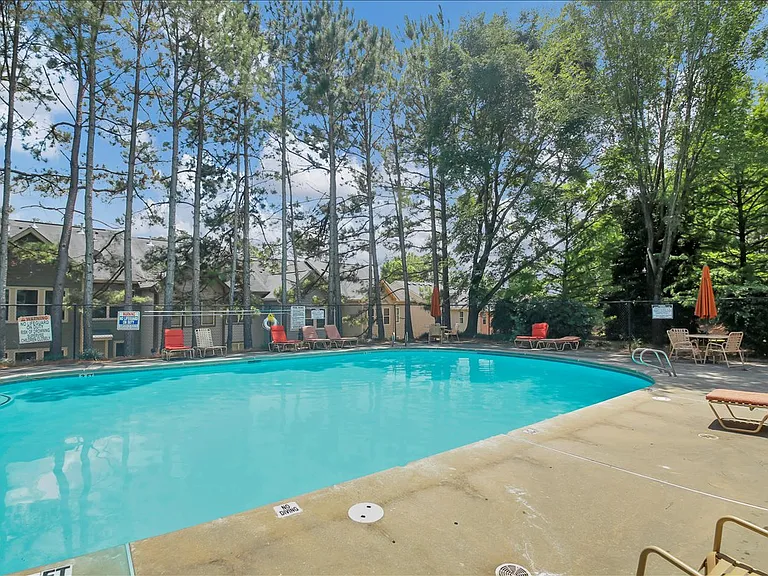 114 Creighton Ln — Photo 35