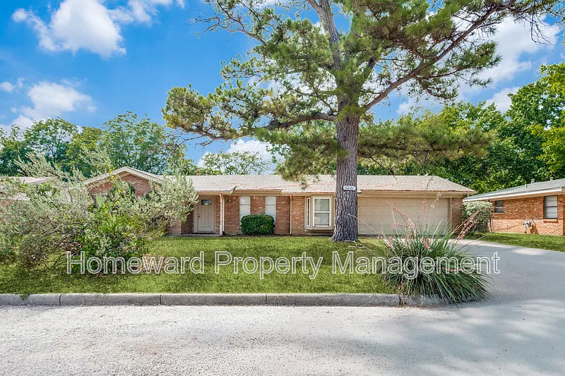 3 bed, 2.0 bath, 1663 sqft, $2,000 — Photo 1