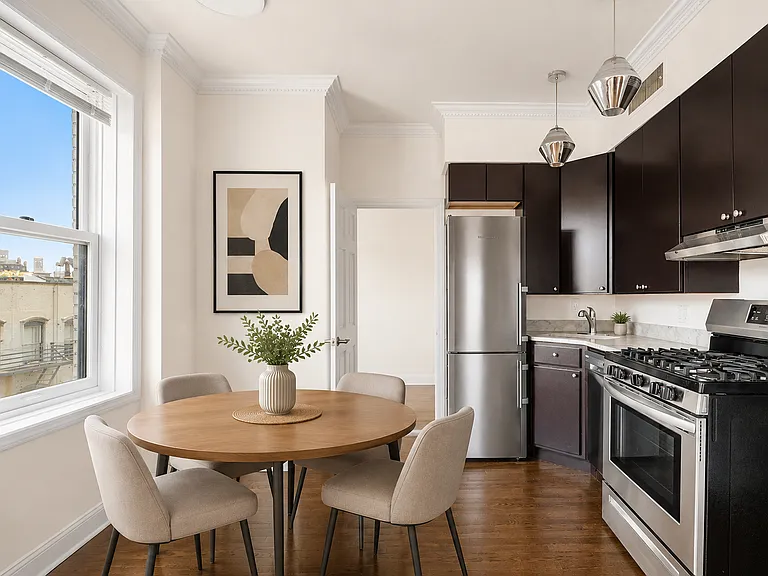 92 Perry St #20 — Photo 5