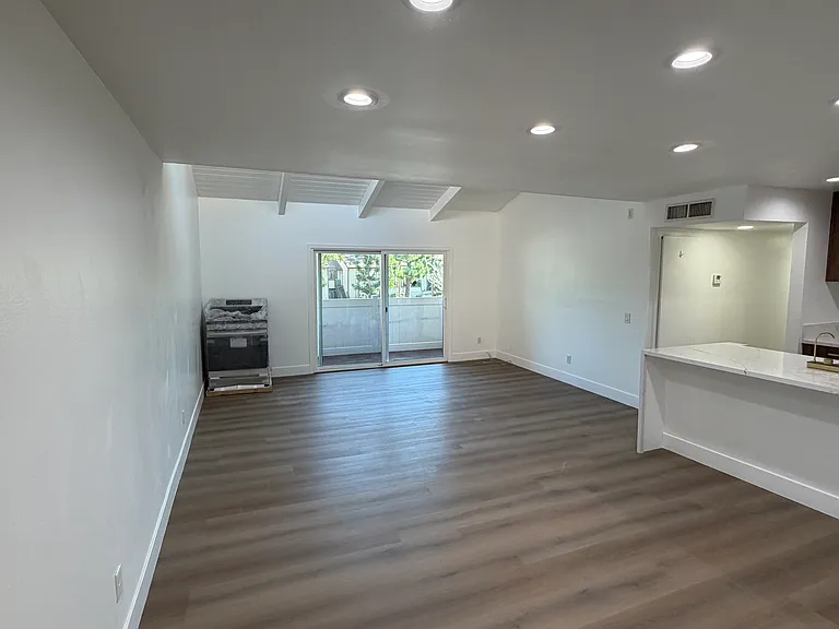 10331 Lindley Ave #209 — Photo 11