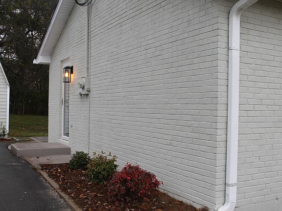 4th image of 206 Fischer Dr