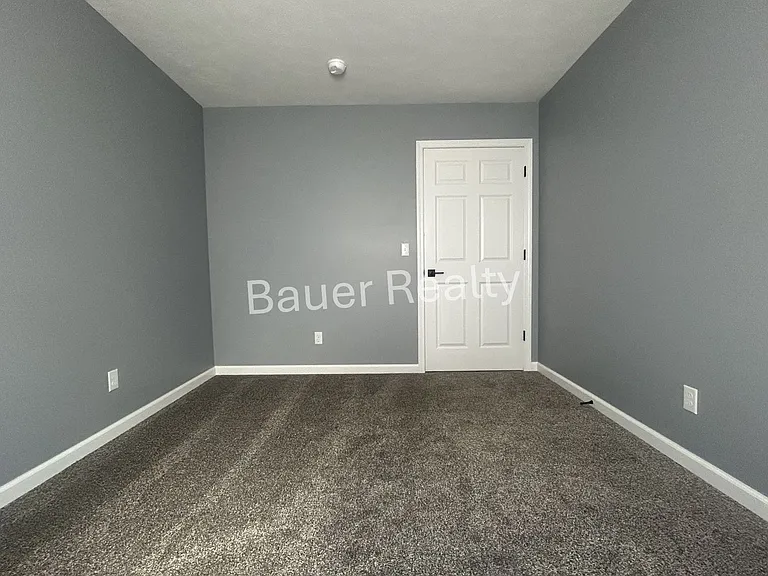 47 Grove Ave — Photo 24