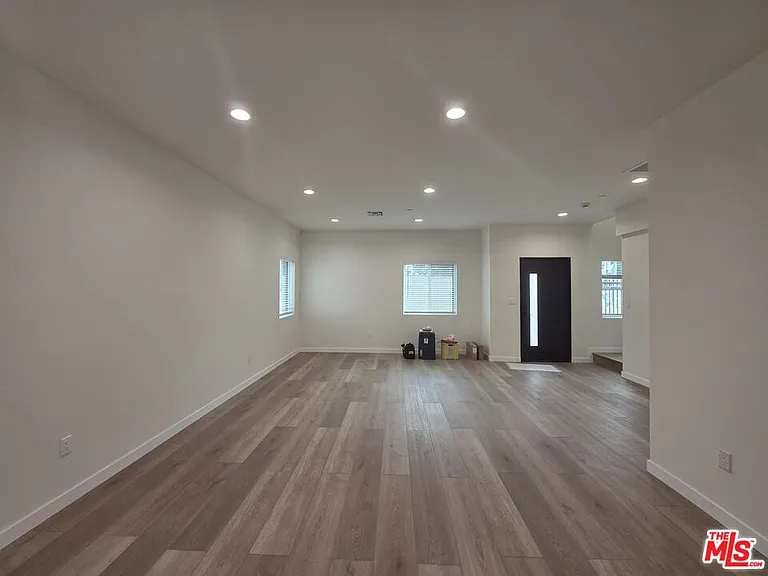 6748 Ben Ave — Photo 30
