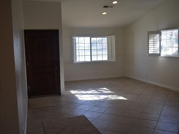 5th image of 43345 Vineyard Dr