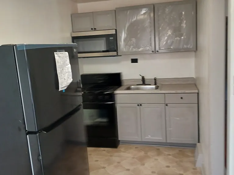 2424 S Frazier St — Photo 2